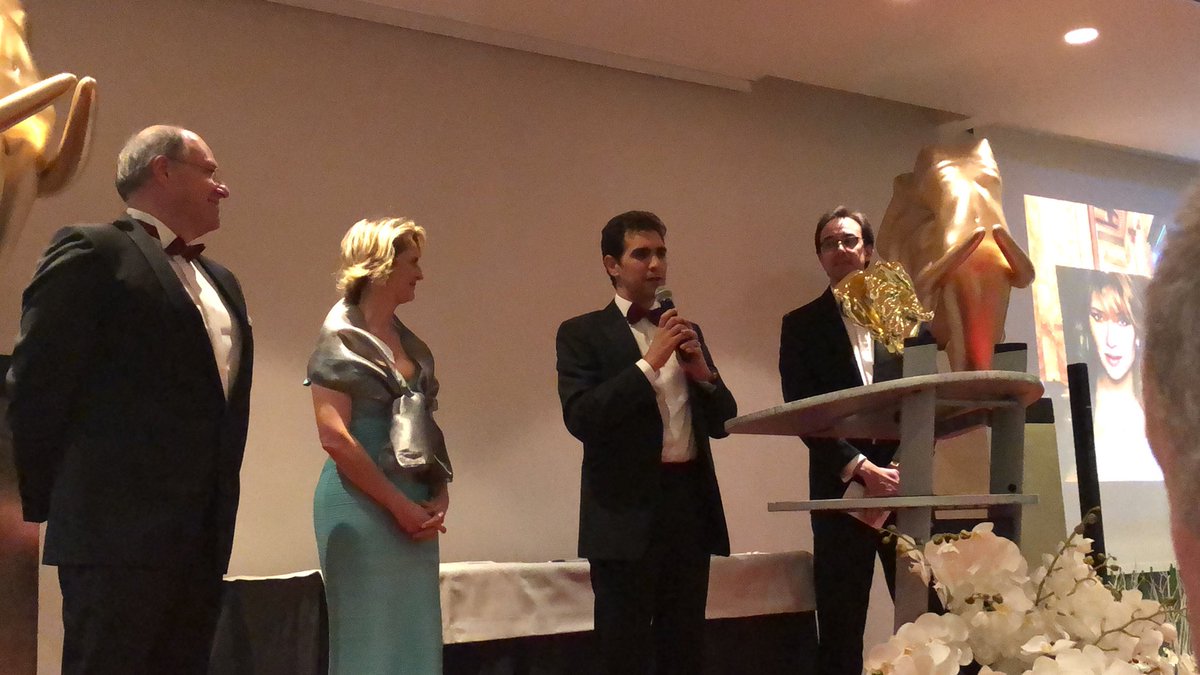 MichaelTrabbia's tweet image. Honoré d’avoir reçu le trophée 🏆 Montaigne de l’innovation digitale pour notre solution d’identification sécurisée des clients prépayés.
#co-innovation #HumanInside 

👏👏 aux équipes @OrangeBEFR @OrangeBENL @famoco