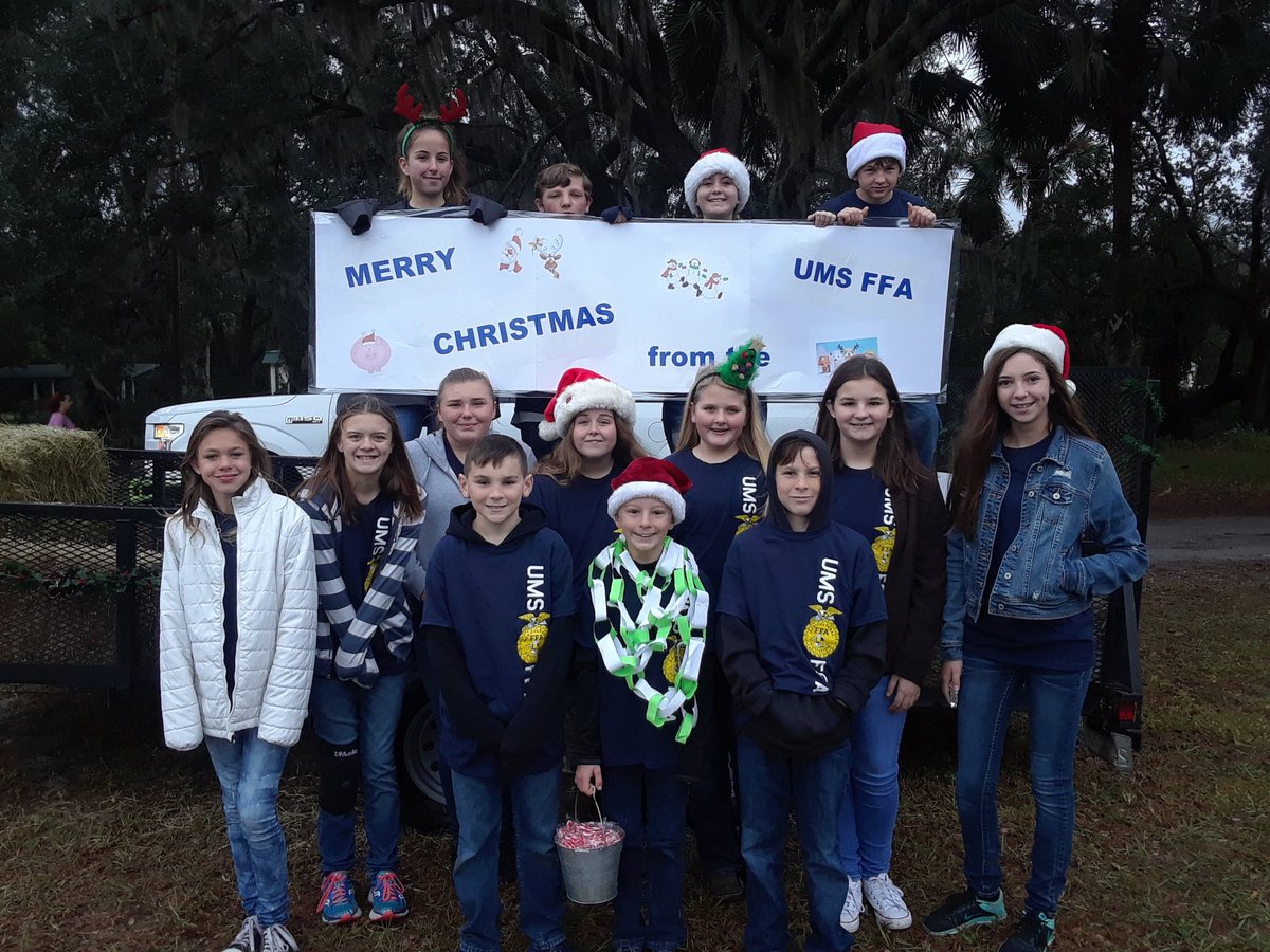 TesScottRogers's tweet photo. Having fun riding in the Umatilla Parade  with UMS FFA! https://t.co/TBxyJbuvYw