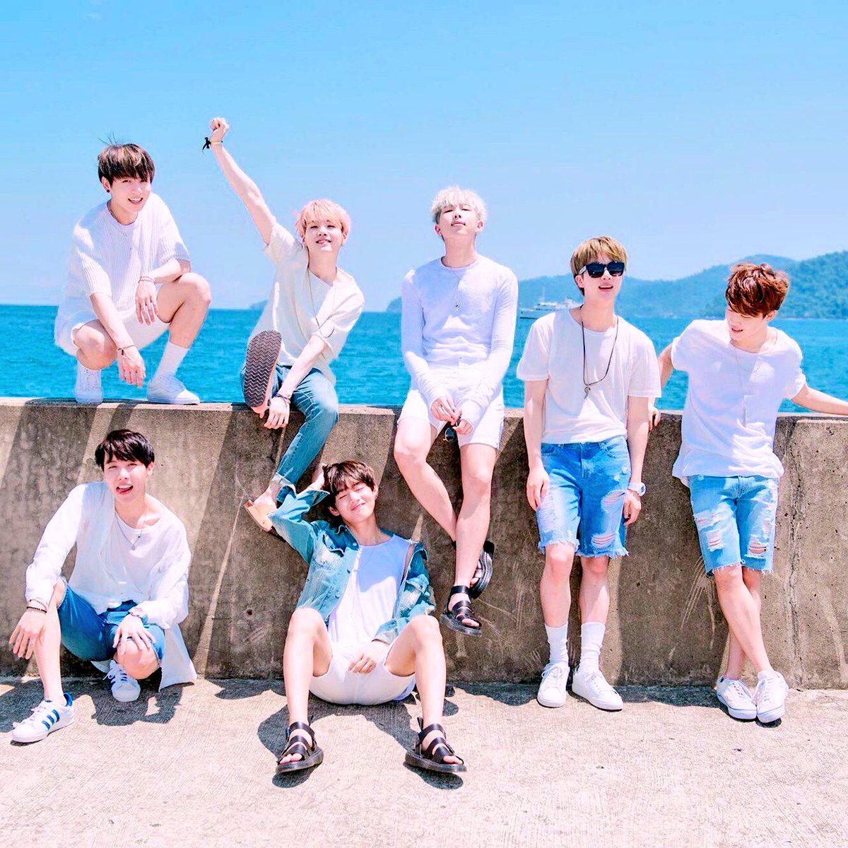 BTSt_w_t_'s tweet photo. (1度やってみたかった)

🌈BTS知名度ちょーさ!!🌈

50RT    なにそれ
100RT  名前だけ知ってる
150RT   韓国で人気
200RT  曲だけ知ってる
250RT  愛しすぎてやばい
300RT   控えめに言って神｡
____
#RTしたAMRYさん全員フォロー 
 #BTS知ってる人RT 
 #ARMYさんと繋がりたい 
 #ARMYスルー禁止 
____ https://t.co/YbMZj11hJS