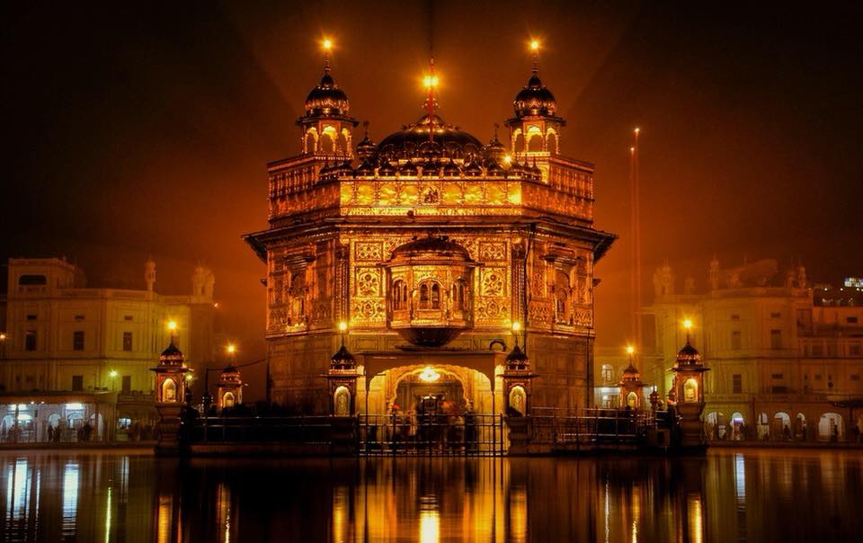 El #TemploDorado de #Amritsar en una maravilla desde cualquiera de sus ángulos ❤ 📷 @incredibleindia #india #indian #weloveindia