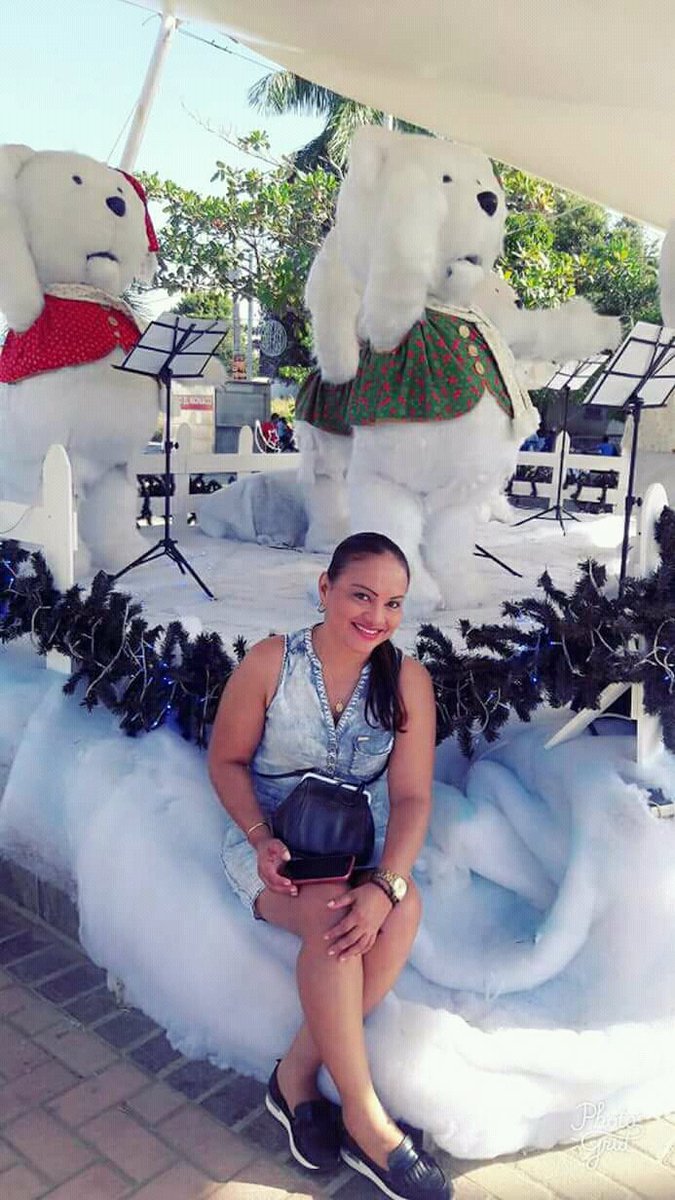 Ciénaga de Oro iluminado. La administración municipal  <a href="/mejia_ajmc0820/">Alejandro Mejia</a>  <a href="/marthaizqdo/">Martha liliana</a> les desea a todos una feliz Navidad.