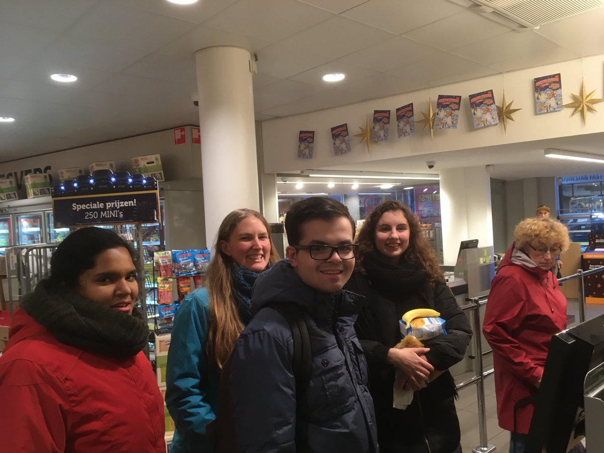 Maritza_ONE's tweet photo. Ontbijt, lunch en avondeten voor  5 voor 1,90 #ONEyouth17 vecht met ons mee tegen extreme armoede! https://t.co/3EhWKJtWd4