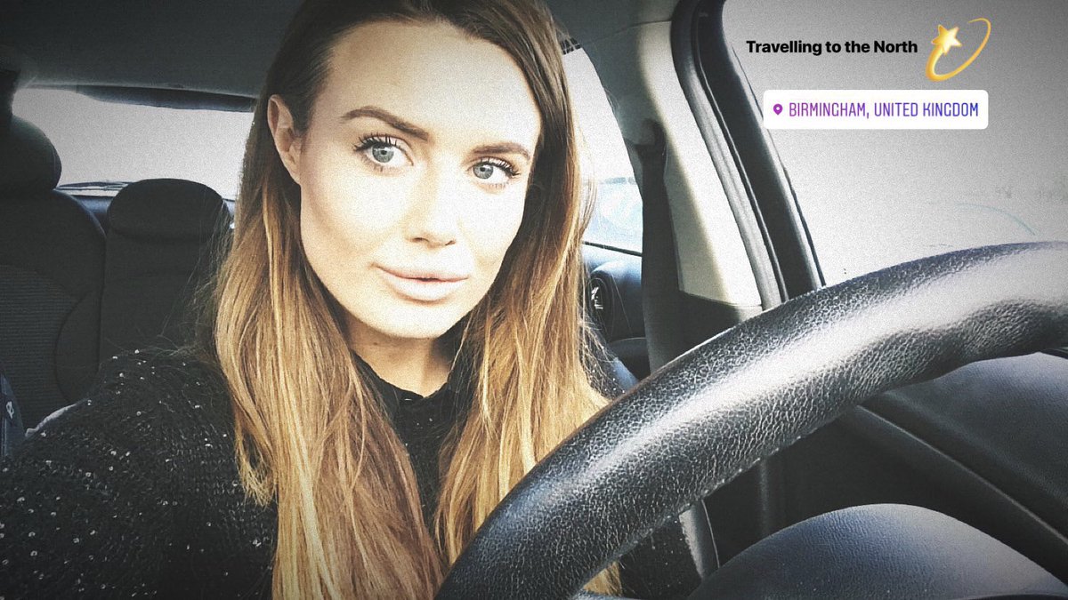 Freezing for days ...
A bit of sparkle on ma jumper as it’s Christmas🌟