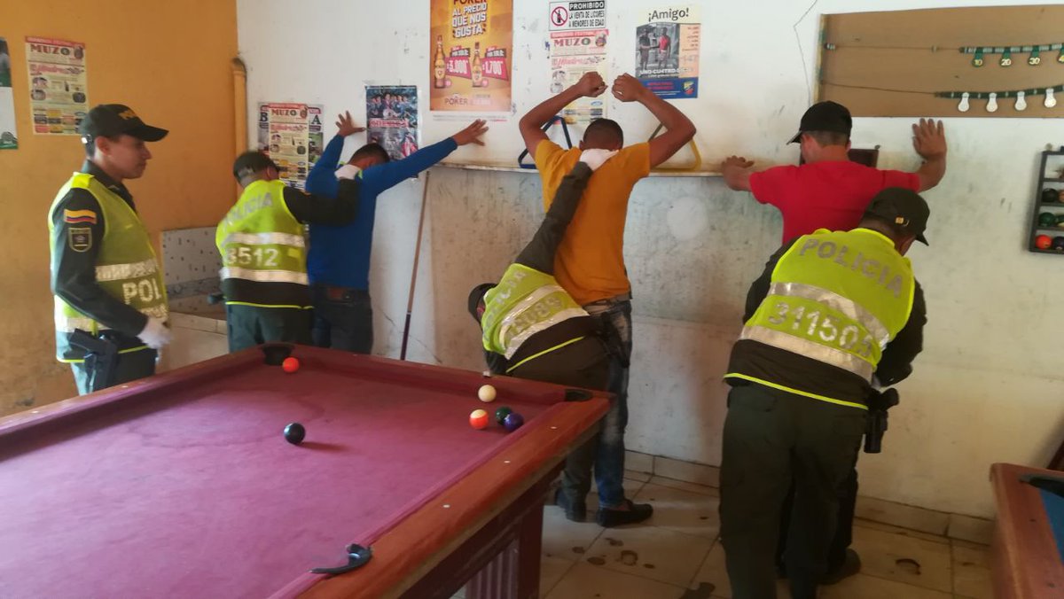 PoliciaBoyaca's tweet photo. #Maripi #Boyacá nuestros 👮👮 antes de salir a cumplir con la misión constitucional, se comprometen por la lucha de la corrupción #TransparenciaSeMueveYSePromueve https://t.co/62KVfMKhG8