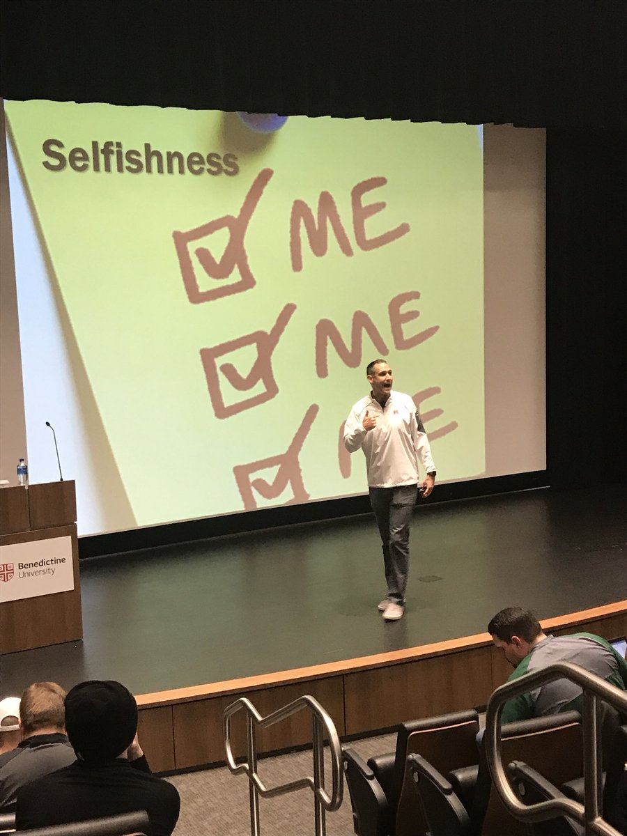 Coach_Lundin's tweet photo. Phenomenal presentation by @CoachJonesKHS on leadership and building a winning culture! @TFConsortium #MinookaTrack https://t.co/w0HpSKBlVQ