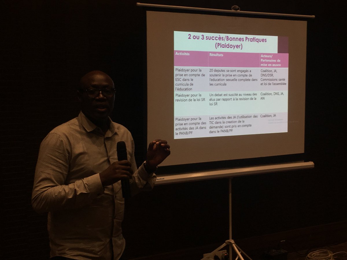 Présentation des résultats obtenus au cours de l’année 2017 au #Mali par le coordonnateur pays Soumaila Moro #AtelierInterPays <a href="/IntraHealth/">IntraHealth International</a>