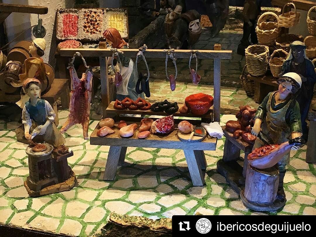Hotel_Torres's tweet photo. ¡¡Armando el Belén!! 🕯
Y como la matanza es parte de nuestra cultura también forma una parte importante de nuestro Belén. 🐷
. . .
#matanza #jamoniberico #navidad #jamontour #jamondeguijuelo #simonmartin #gourmetoro #embutidossaludables #gastronomiagourmet #Christmas https://t.co/HnR71oI1lx