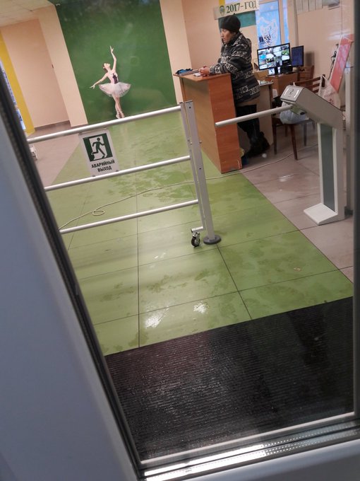 Прихожу такая в школу...  А там турнекеты https://t.co/Nme89ADuJj