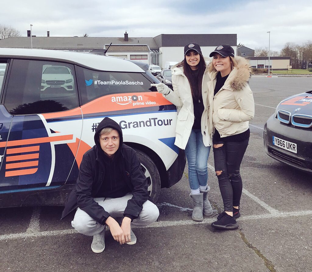 PaolaMariaONE's tweet photo. #Werbung Heute, ein Tag nachdem #TheGrandTour  auf @AmazonVideoDE gestartet ist, hatten wir endlich deutsche Unterstützung von meiner liebsten @dagibee. Sie war eine große Hilfe für #TeamPaolaSascha . Danke Datiiii ❤ https://t.co/qXLw59sEVz