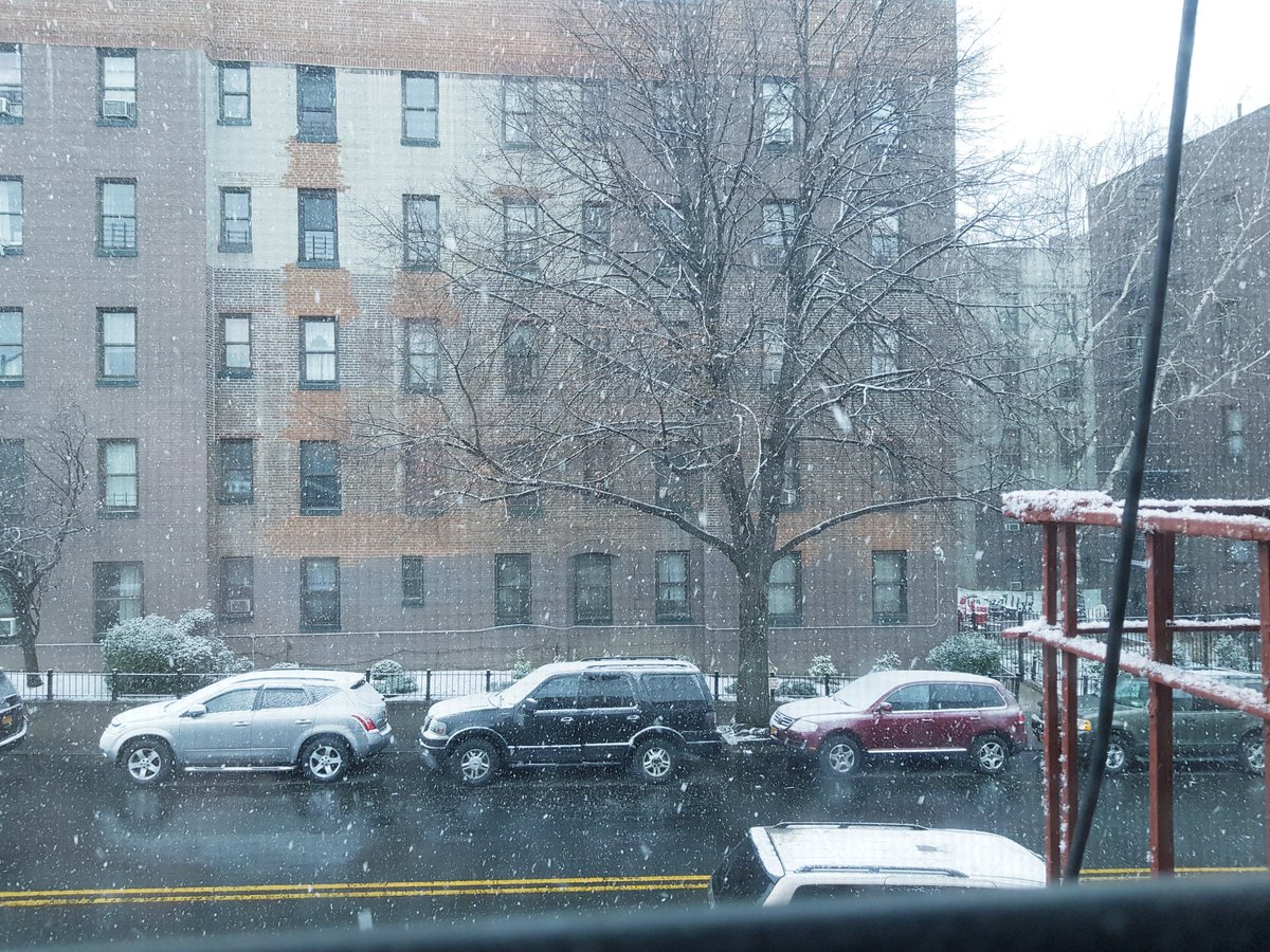 View RN
#WinterInNYC #Flurries ❄☃️🌬❄❄❄