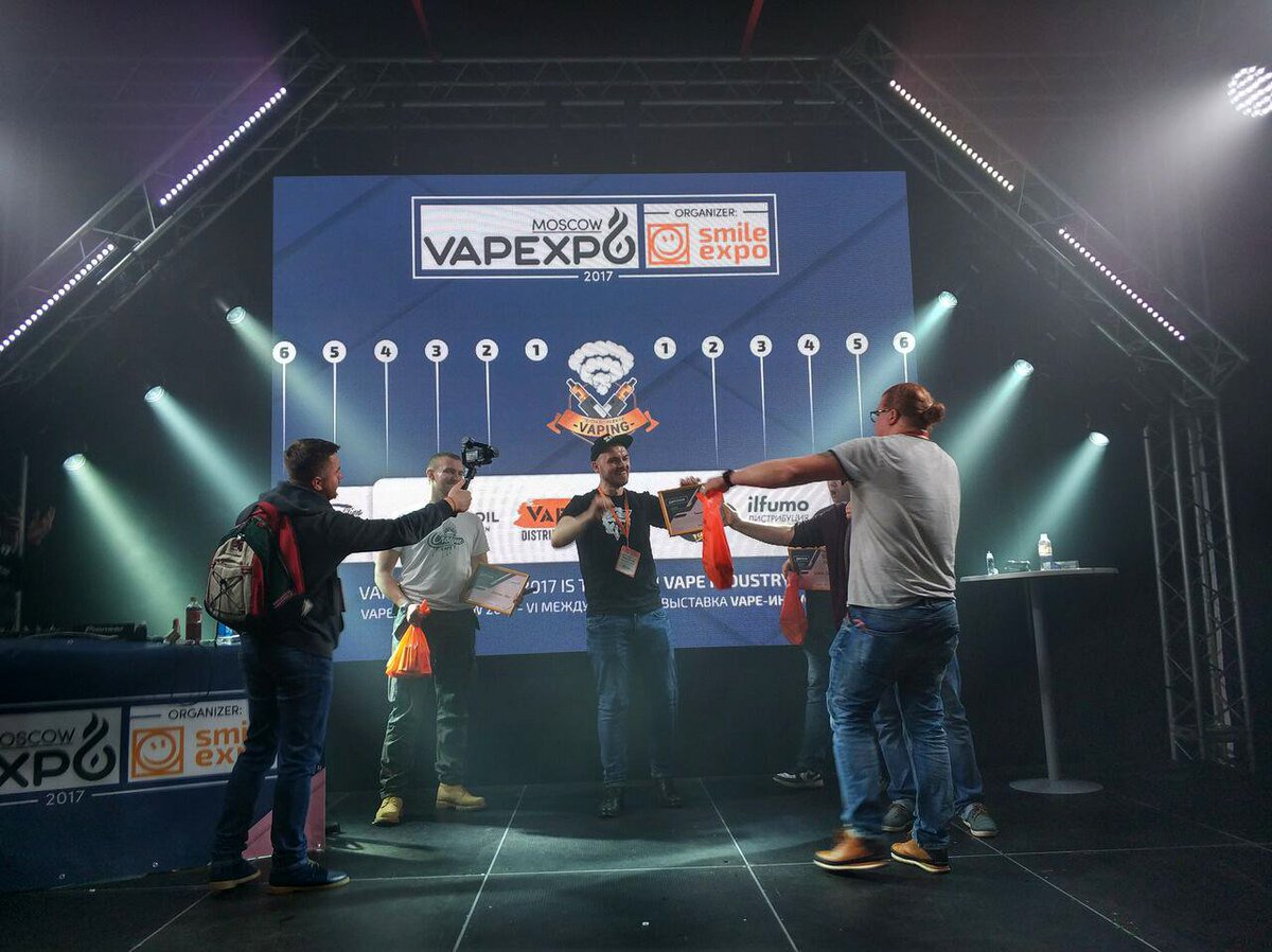 Vape_Expo's tweet photo. Иметь могучие лёгкие — это мега круто! В этом уже убедился Никита Романюк — победитель The World Series of Vaping в категории 80кг+ и чемпион «Абсолютки» от Vape Alliance 💨😉💰
#VAPEXPO_MSK #WSOV #CloudContest #vape #vaping https://t.co/tyTTp9M3A6