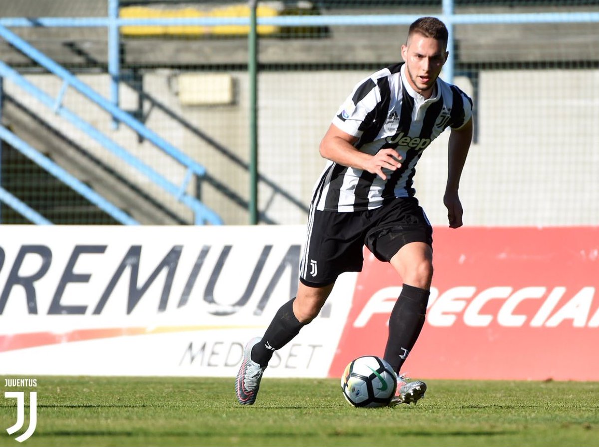 marko_pjaca20's tweet photo. Feeling ready 💪⚽️ 
#ForzaJuve #finoallafine ⚪️ ⚫️ https://t.co/yK9w5RonvA
