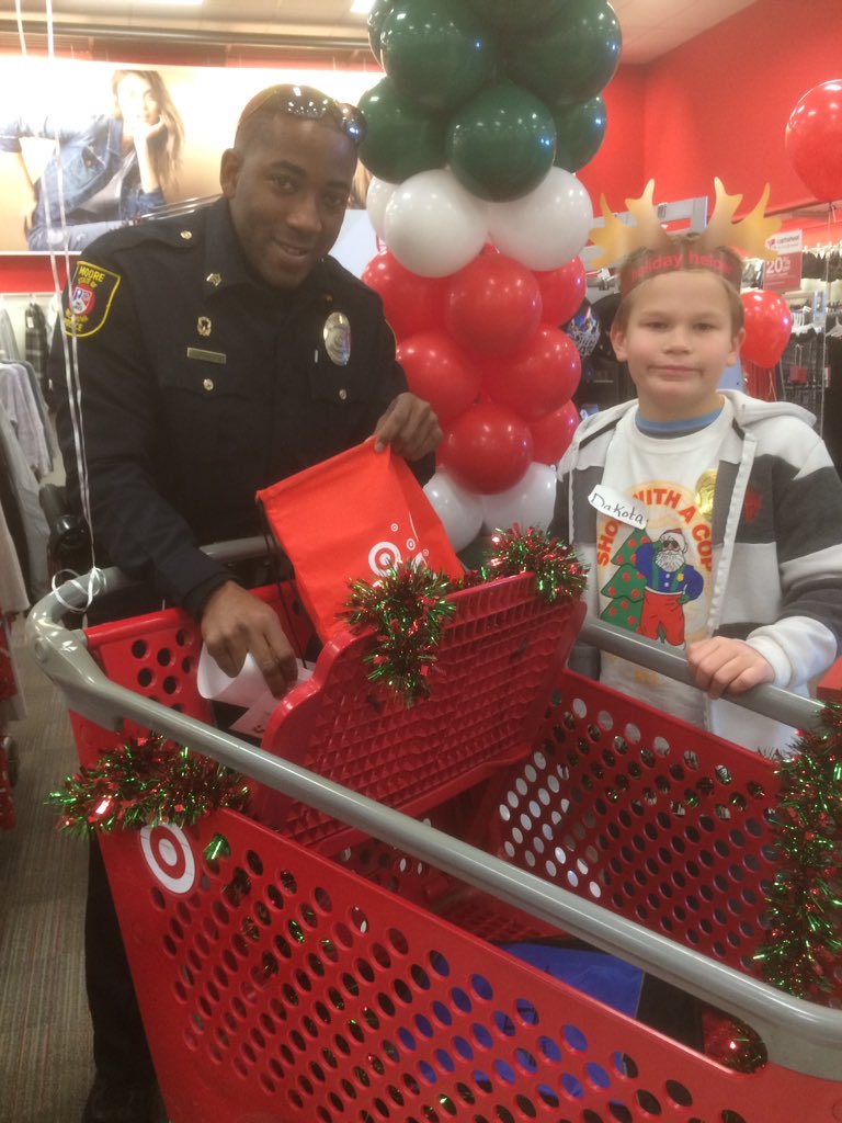 AngSenters's tweet photo. #heroesandhelpers So happy to host this amazing event with such a great group of our local law enforcement @MoorePolice @Lawwible https://t.co/VhziY9uPfD