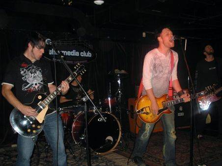 BCCreates's tweet image. BC sound recording artist Justin Wilki brings together some of the best musicians in the #Vancouver music scene to support his new project! Check out his new album released on Dec 1st! bit.ly/2jyreO5 🎵 🎸