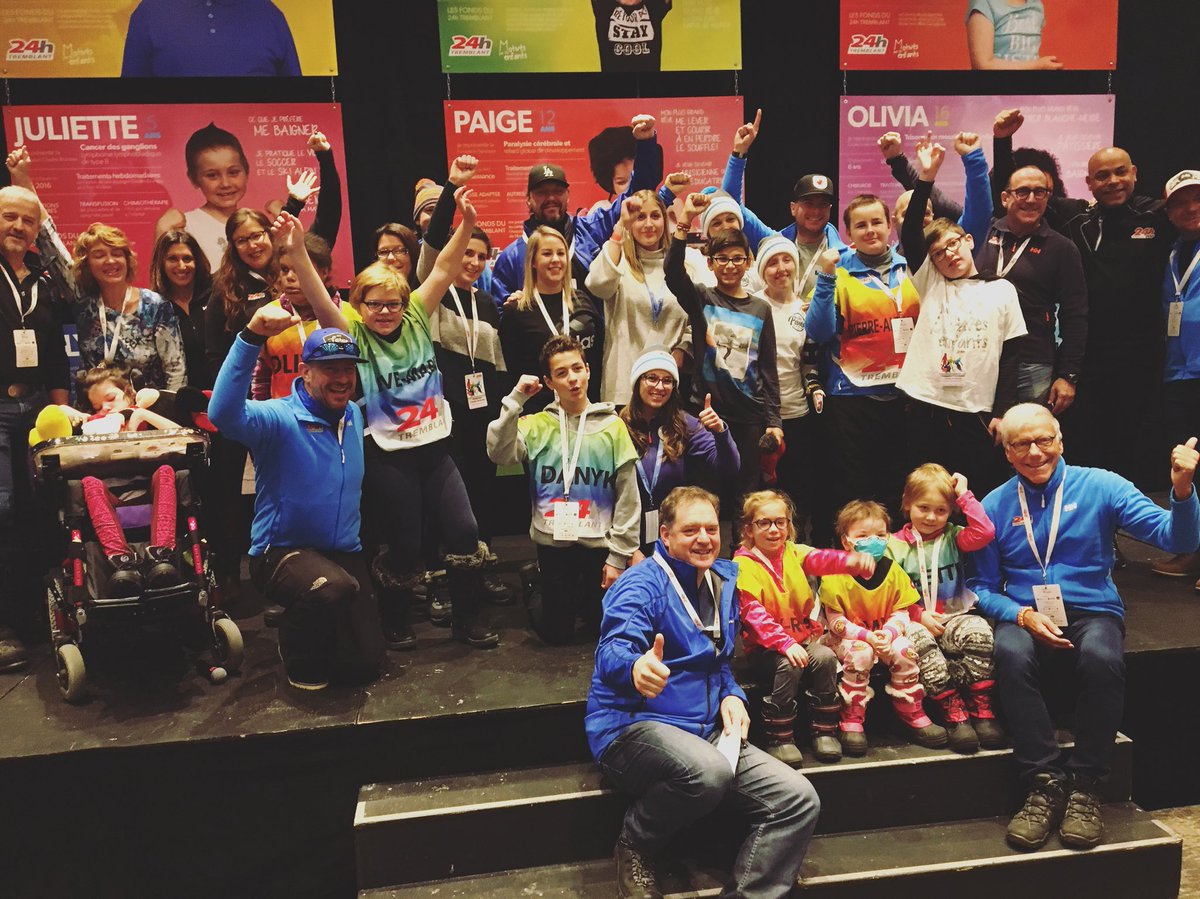 Enfants parrainés, quelques anciens parrainés, ambassadeurs, porte-paroles et organisateurs du #24htremblant réunis à quelques minutes du grand départ!