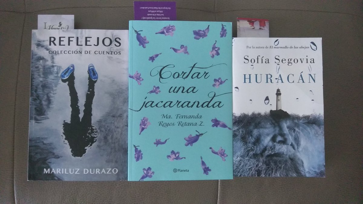 Anariki09's tweet image. No pude elegír, las leo a las tres. #simultaneamente #escritorasmexicanas #Reflejos #MariluzDurazo #CortarUnaJacaranda #MaFernandaReyesRetana #Huracán #SofíaSegovia
