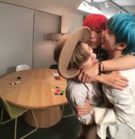 hrjactivities's tweet photo. renjun almost being kissed by donghyuck whilst hugging him and jisung (2017) https://t.co/qjYukc7pdC
