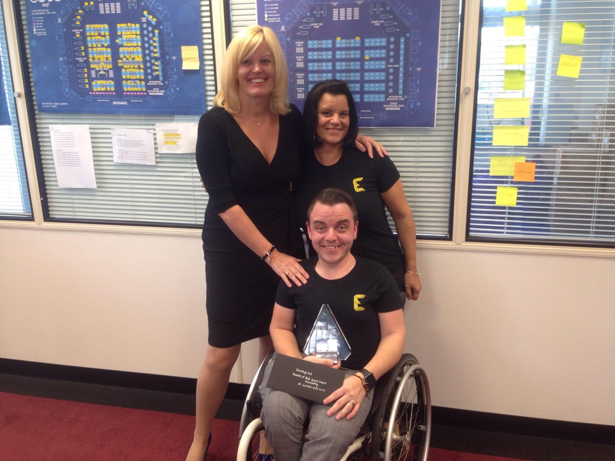 introbiz's tweet photo. A few weeks back we were thrilled to have @eventagious_uk stop by introbiz HO to pick up the award for best social media marketing at the #introbizexpo2017! https://t.co/szBWN3YvkY