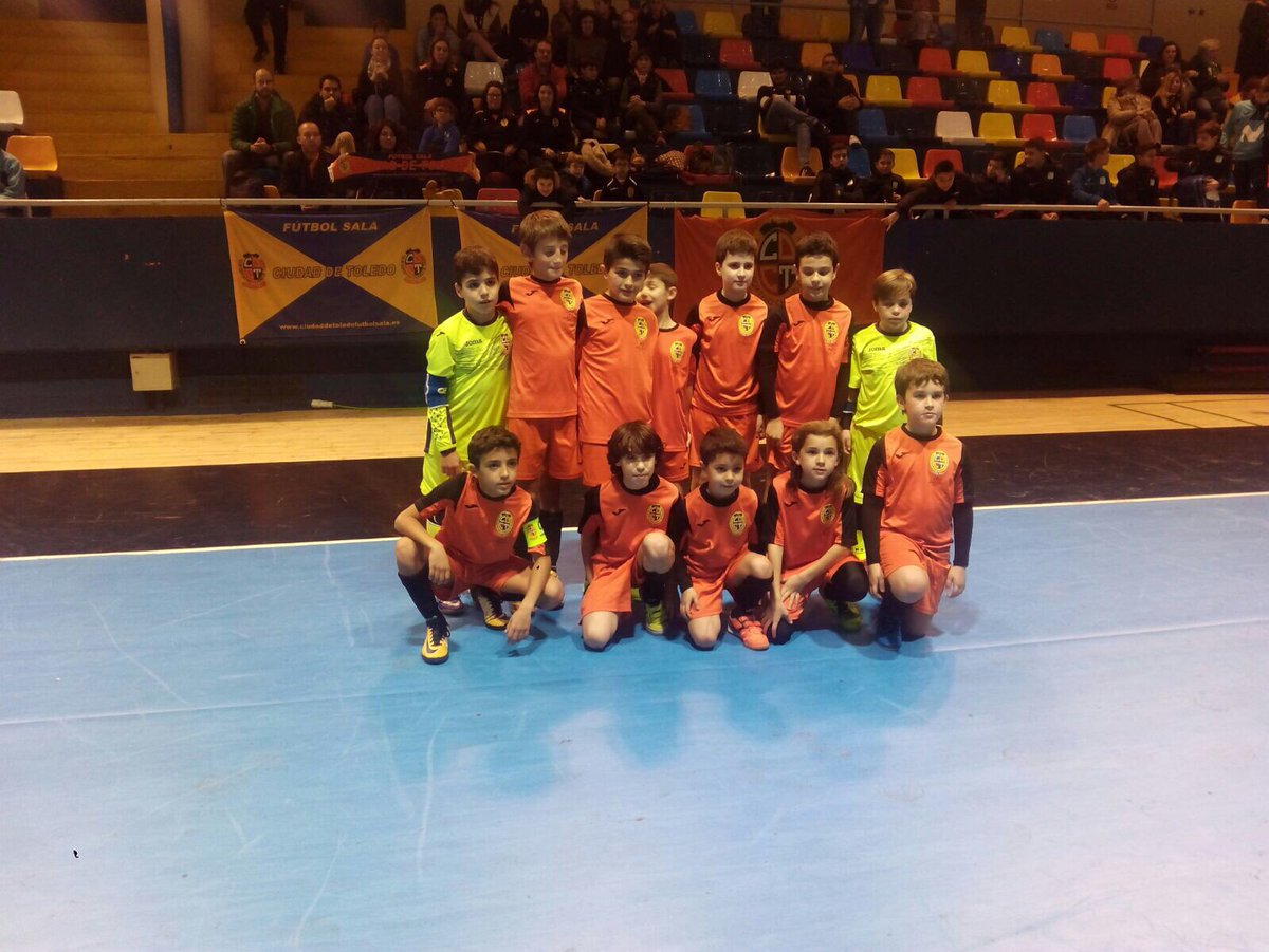 Ciudaddeguadafs's tweet photo. Campeón Benjamin X Torneo @Ciudaddeguadafs 2017: @Ciudaddetoledof https://t.co/vISg1qqNhq