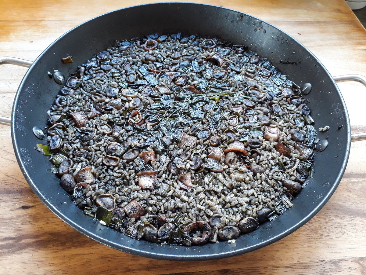 saboreanda's tweet photo. Lo mejor del sábado, es que mañana todavía es domingo!!...
Así que os dejo esta receta de arroz de pescado para que disfrutéis de estos días libres con todo el sabor del mar! ;)⛵⛵
#Saboreanda #ArrozNegroconCalamares https://t.co/4QwWSO59vA https://t.co/MLWrFD9H9m