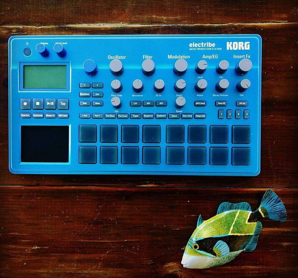 electribelovers's tweet photo. #Repost @sandozradio
・・・
Funtown USA, Population: 1
.
.
.
#electribe #korg #productionstation #synth #boombap #hardware #drummachine #dawless #jams #sequencer #emx1 #music #audio #manipulation #production #travelstudio @electribelovers #electribelovers https://t.co/90jKze17Iu https://t.co/UNeOSVq7kC
