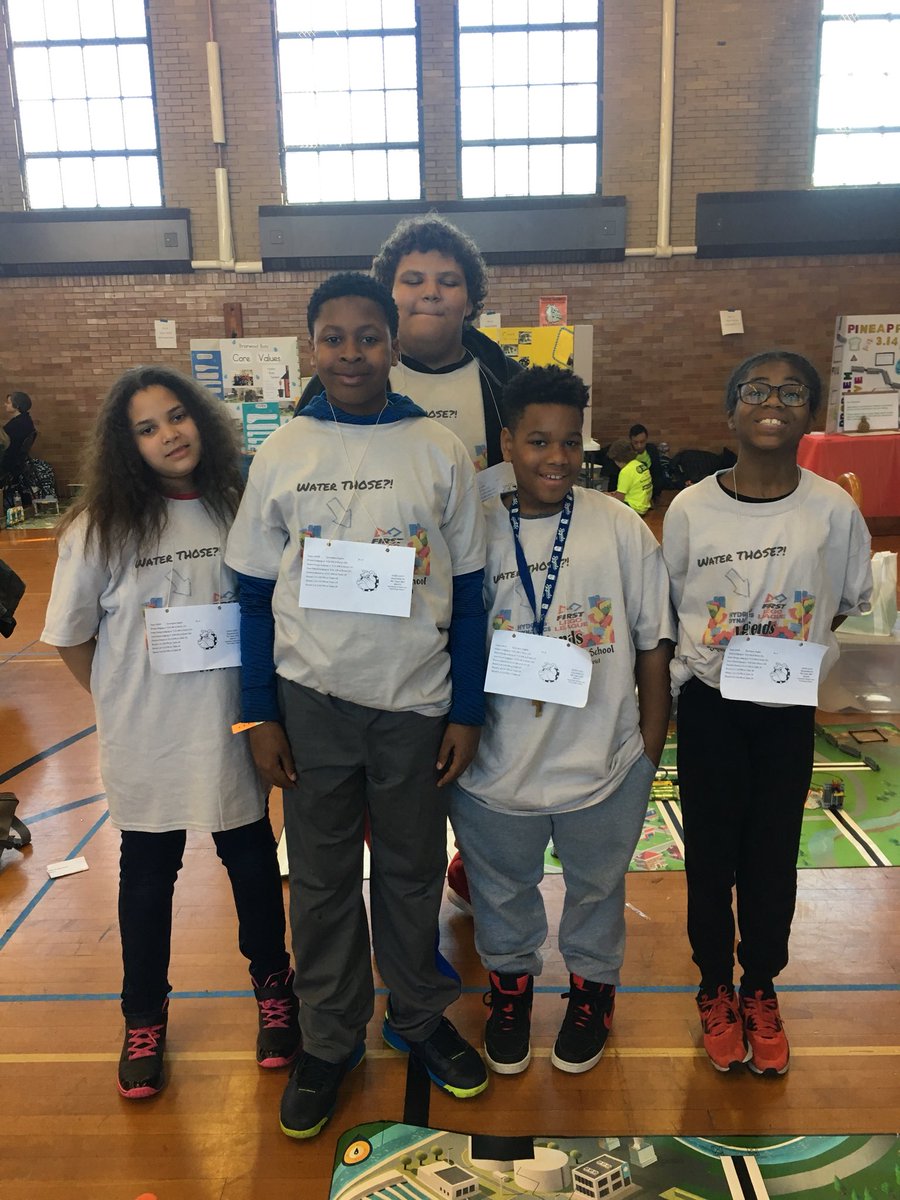 Having a blast at Wyandotte High school competing with my awesome students in LEGO League! <a href="/HayetWoods/">Hayet Woods</a> <a href="/FIRSTweets/">FIRST</a> @HMC1MeYouUs