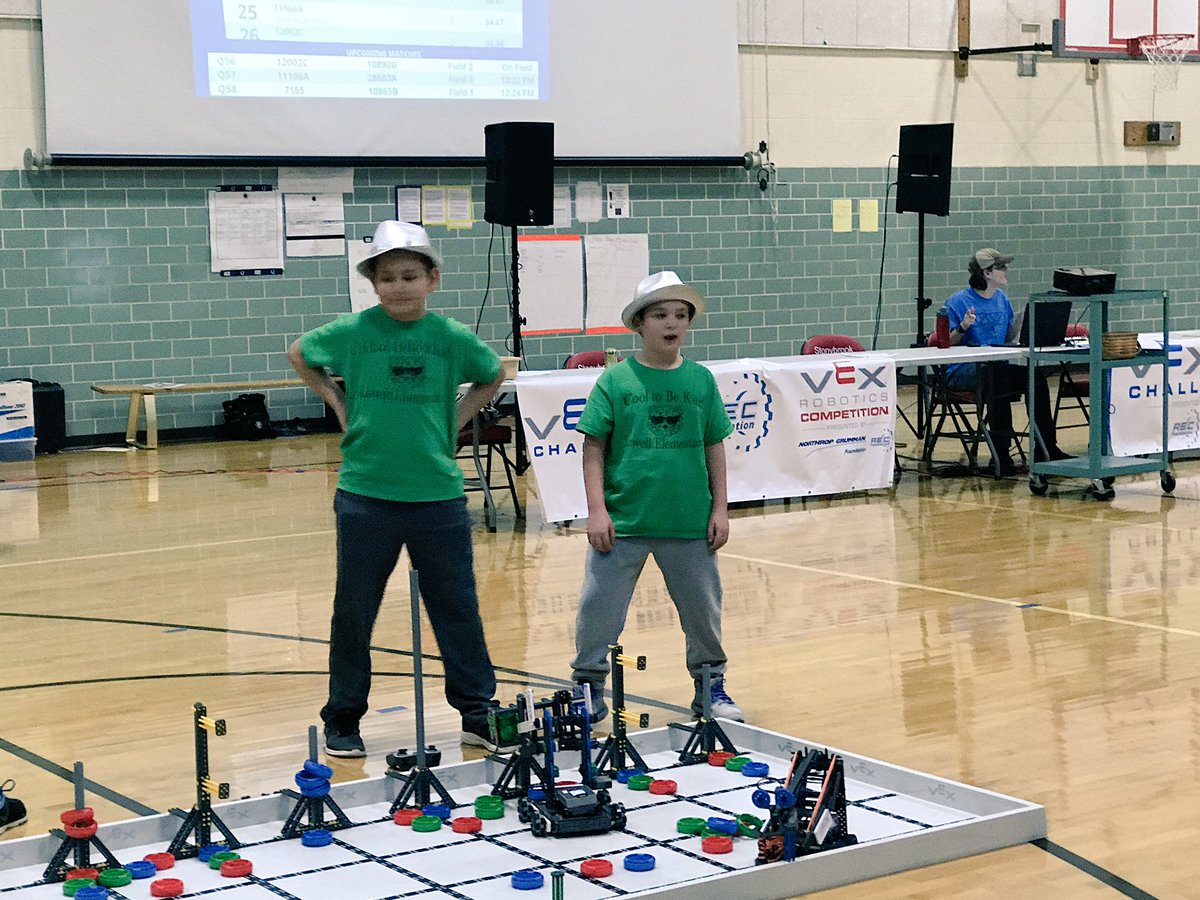 LowellElementa1's tweet image. Rocking the robots! Awesome job!! #warrenmatters