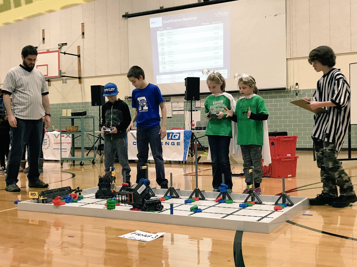 LowellElementa1's tweet image. Rocking the robots! Awesome job!! #warrenmatters