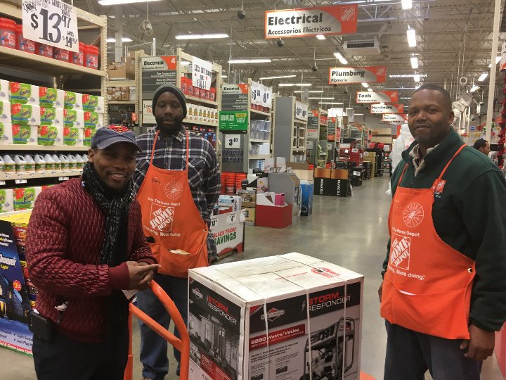 Ed7702's tweet photo. Field staffing Manager Mike Braswell stopped in for a little Christmas shopping...Thank you for all you do... https://t.co/VT5YmdOtpI