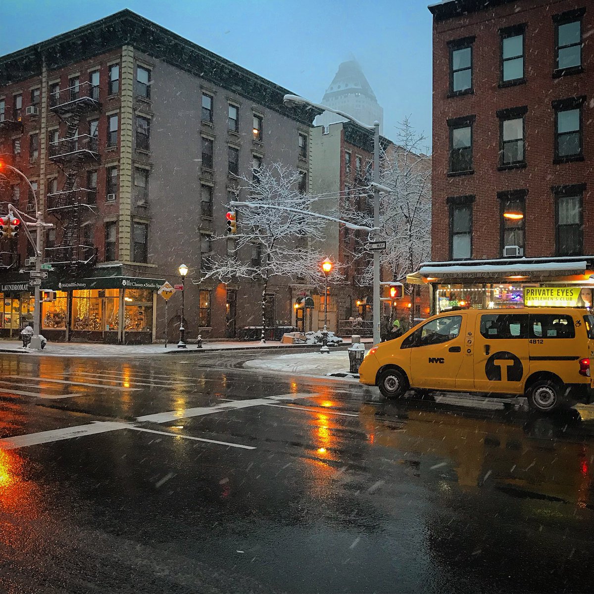 ❄️ The first snowfall of the season #hknyc #nyc ⛄️