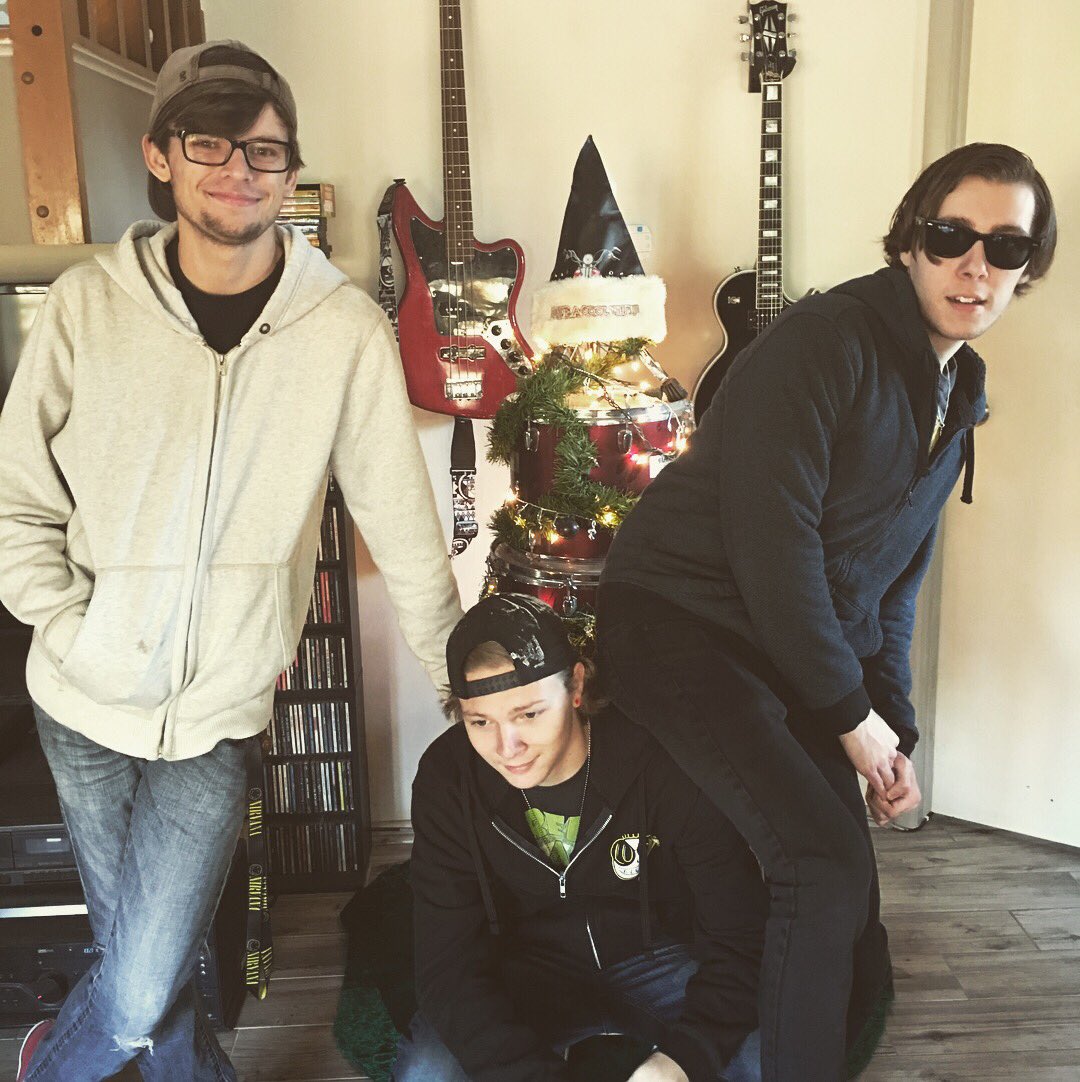 _LucidIllusions's tweet photo. ‘Twas the night before Rockmare,
And in the practice house,
Lucid Illusions was playing
Just a bit too loud(s?)
#thatworksright #TheEPLive #localmusic #supportlocalmusic https://t.co/ultNlefwCF