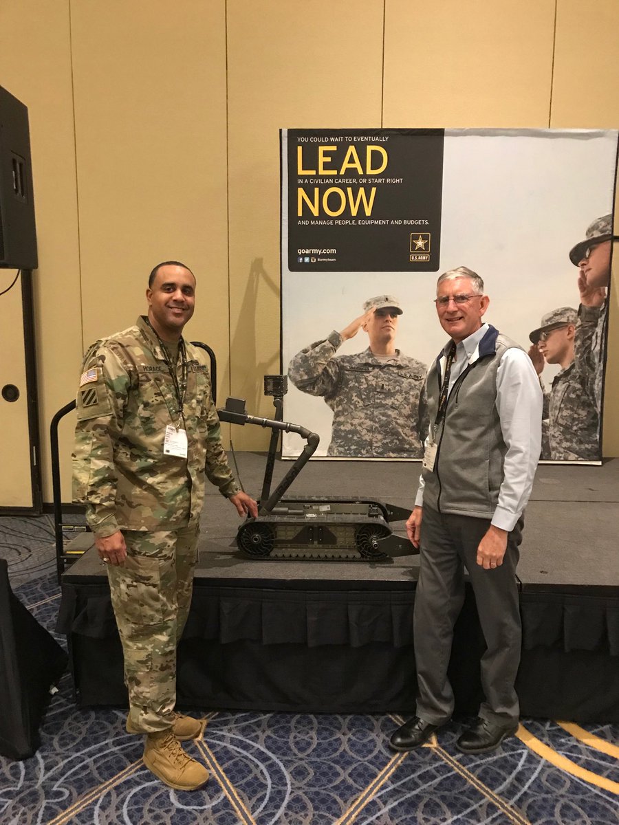 billloseyUSD210's tweet photo. Met the Army’s unmanned robot @ #visioncte2017 learning #STEM ideas to to bring home to #SWPRSC https://t.co/4UoCFybA5n