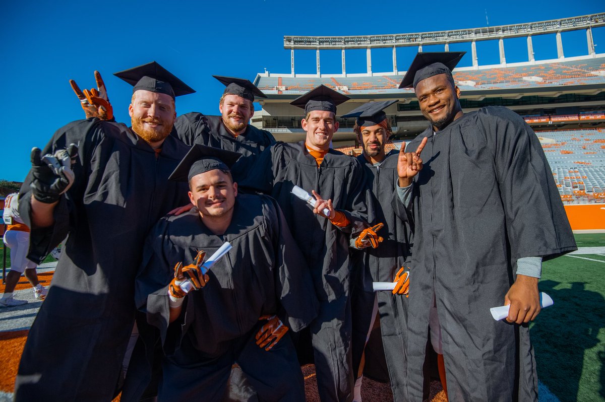 TexasFootball's tweet image. Congratulations to these 6 Longhorns graduating today. #ThisIsTexas #HookEm