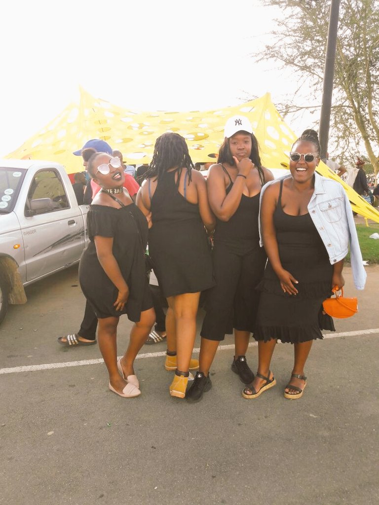 zandiDhlamini04's tweet photo. #KeDecemberBoss
#playingwithotherkids
#ohlifeisgood https://t.co/WUzcFhOB1i