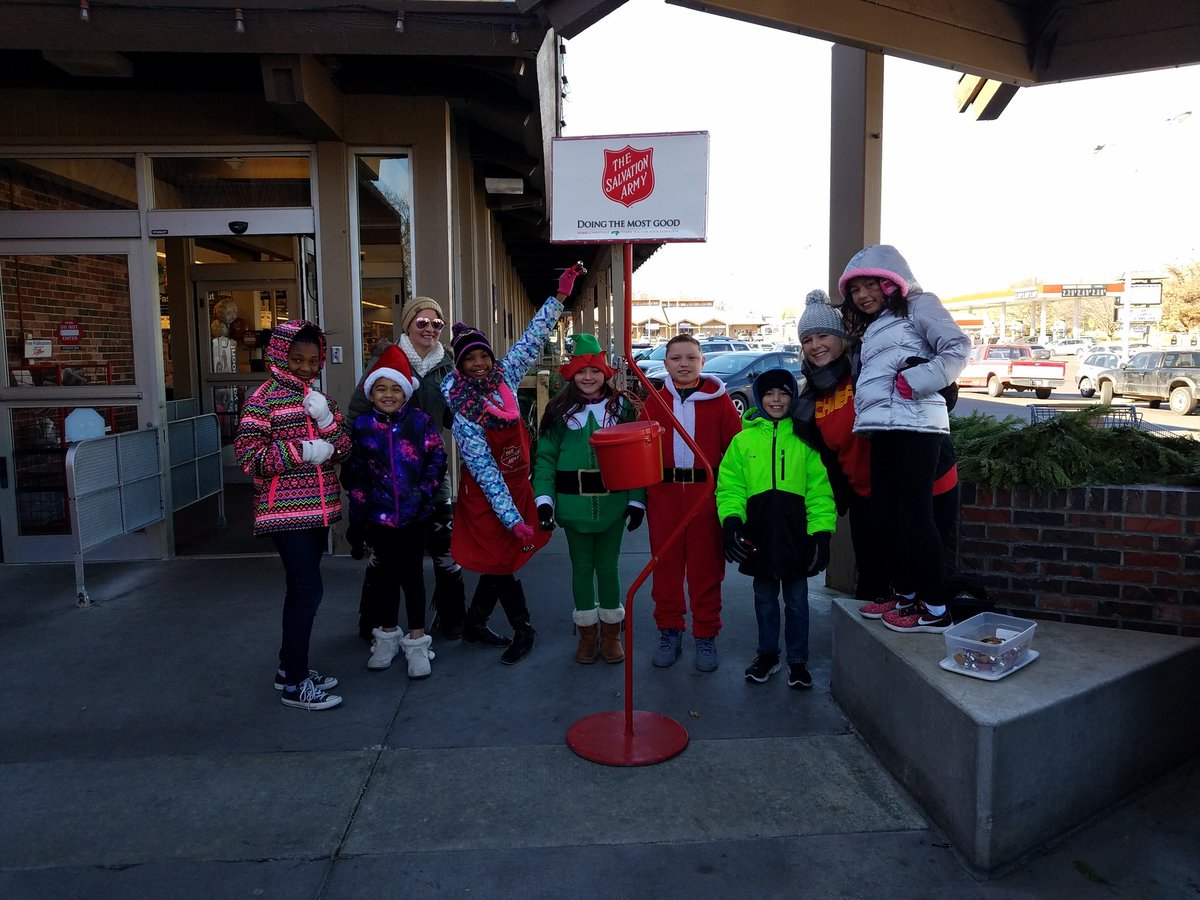 Jardine Elementary Student Council...helping our community on this chilly morning! #jardine501