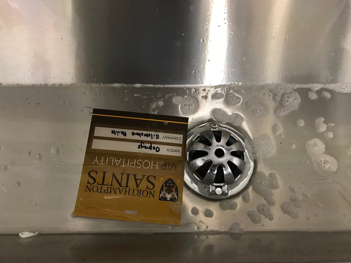 pathogen's tweet image. Bloody hell @SaintsRugby @SaintsPigeon @SaintsFansOnlin Even the VIPs are leaving before half time. #COYS #changesneeded