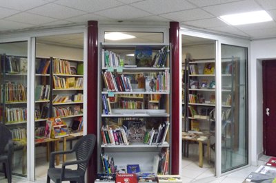 LNDM1's tweet photo. Aptimots la nouvelle librairie solidaire @Les_Mureaux @Aptima #librairie #aptimots https://t.co/7wpafeF0Ay https://t.co/KRVz756xir