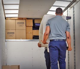 LeadersMoving's tweet image. Choosing the right #mover is hard. Our Leaders trucks show that we take pride in #moving. ow.ly/QUht30fY1xe #LeadersDifference