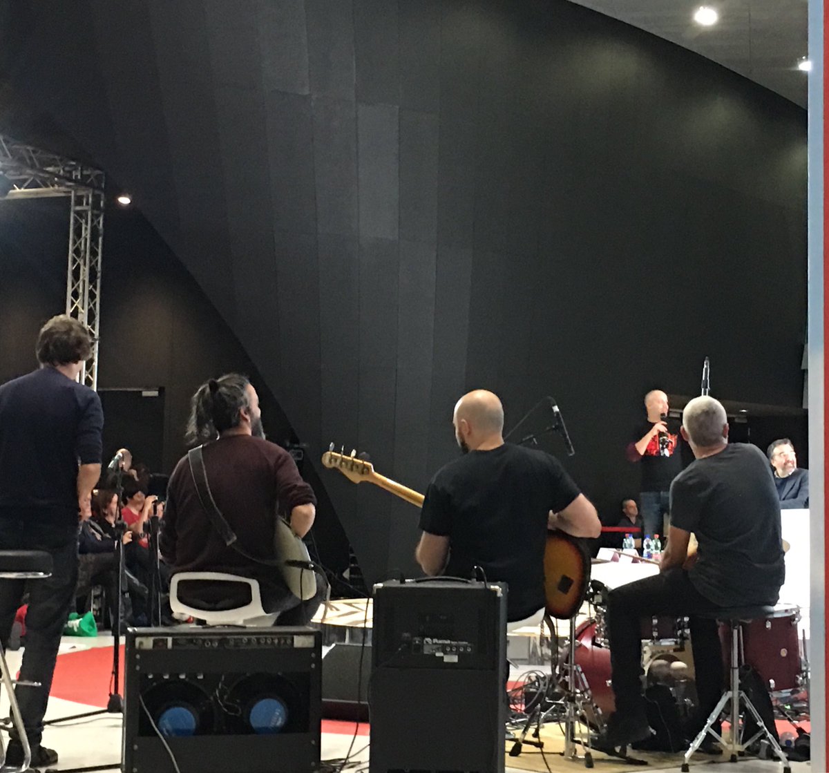 Ancora qui a #più libri17 con <a href="/welikeduel/">Propaganda Live</a> <a href="/ZoroSindaco/">DiegoBianchiSindaco</a> #propagandalive