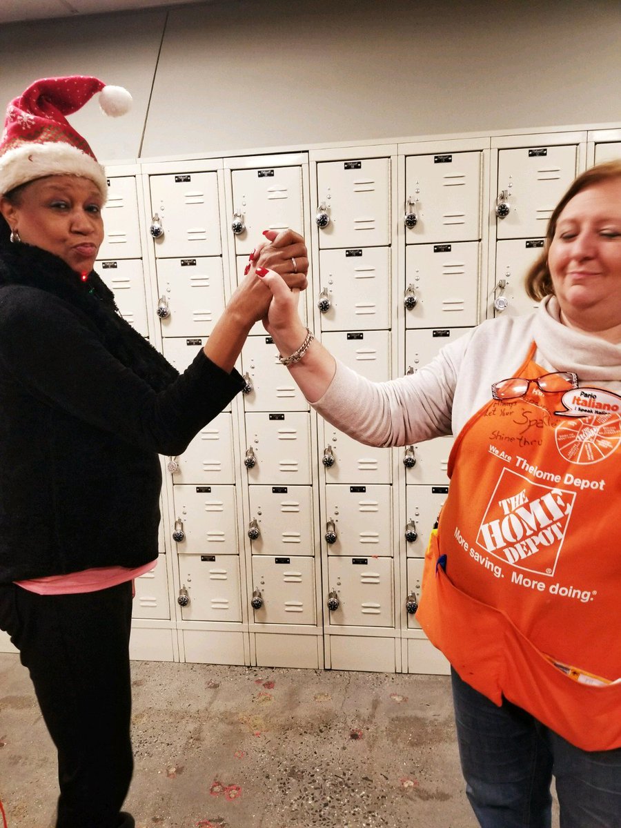 zagazah73's tweet photo. #NYMGiving today's @HomeDepot1245 giving #handhugs take the time to give someone a hand hug during these cold winter months.@NardaStephens @bdboy85 @ONLINESATLTSA @johnminor11 @NicoleSmithHD @NNievies @sampson2006 @JVaruolo https://t.co/x1dzybfrVJ
