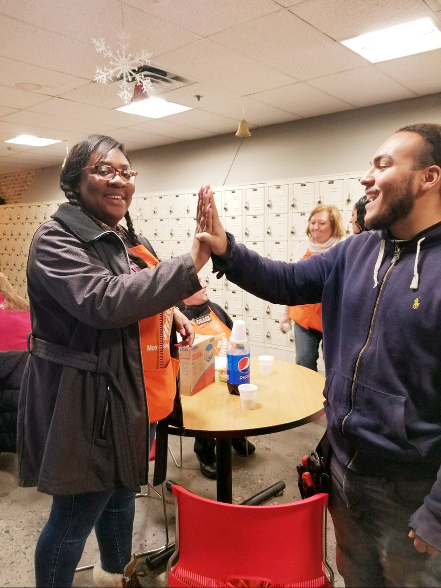 zagazah73's tweet photo. #NYMGiving today's @HomeDepot1245 giving #handhugs take the time to give someone a hand hug during these cold winter months.@NardaStephens @bdboy85 @ONLINESATLTSA @johnminor11 @NicoleSmithHD @NNievies @sampson2006 @JVaruolo https://t.co/x1dzybfrVJ