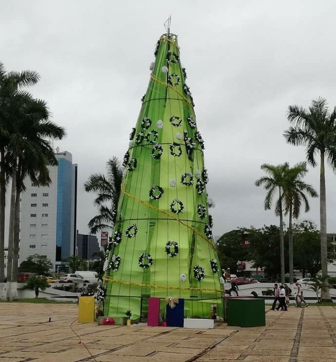 ManuelAndroide's tweet photo. Cuando en tu infancia te fue mal en navidad y quieres que todos sufran lo mismo, gracias Gaudiano, yo hice Villa navidad y museo el Papagayo,  tas muy verde https://t.co/MDMjyoduPT