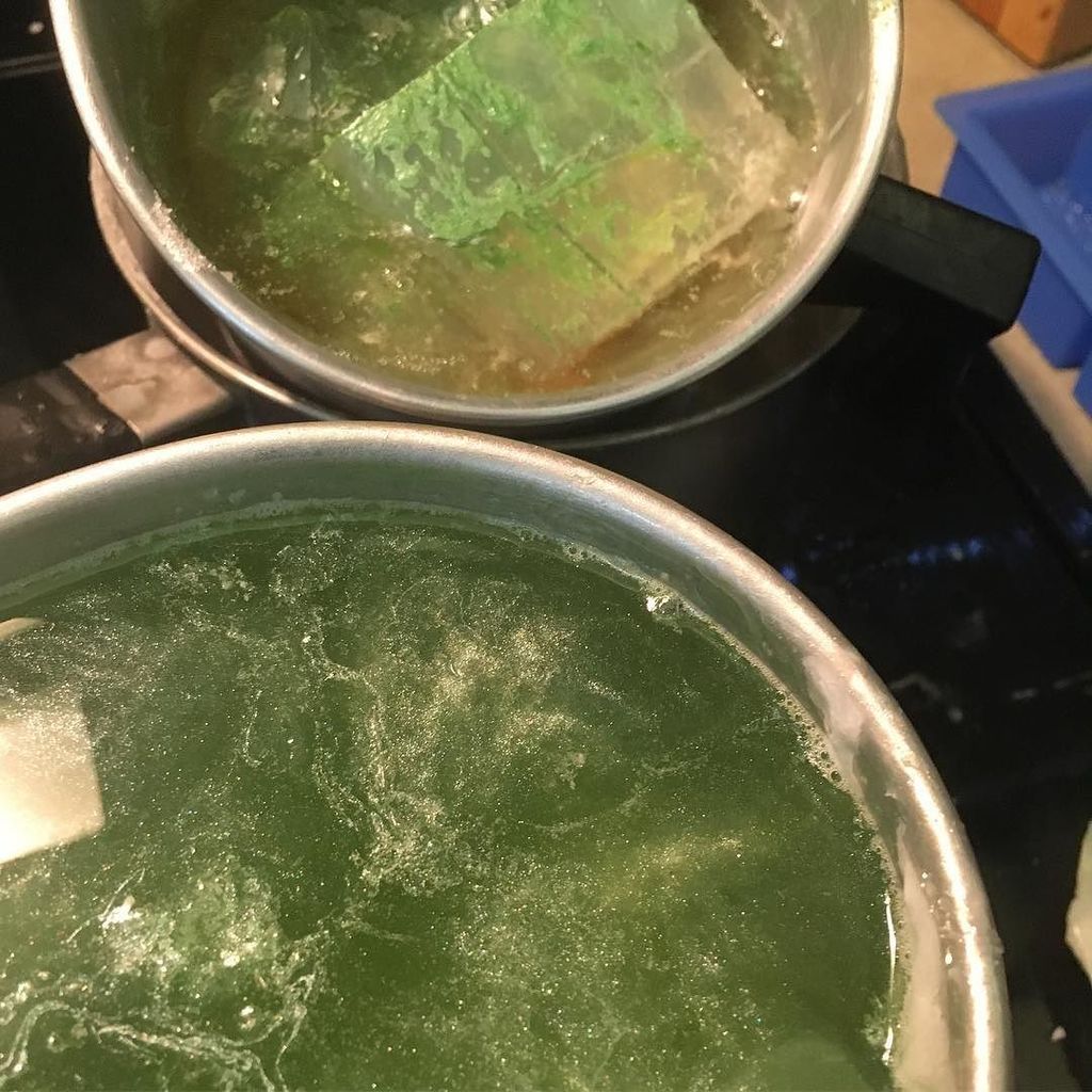 1daPC's tweet photo. Making margaritas #soapshopcomingsoon #vegansoap  #vegansoapmaker #vegan #soap2017 #shemakessoap https://t.co/di19TI1YHv https://t.co/0mFH4ilFfK