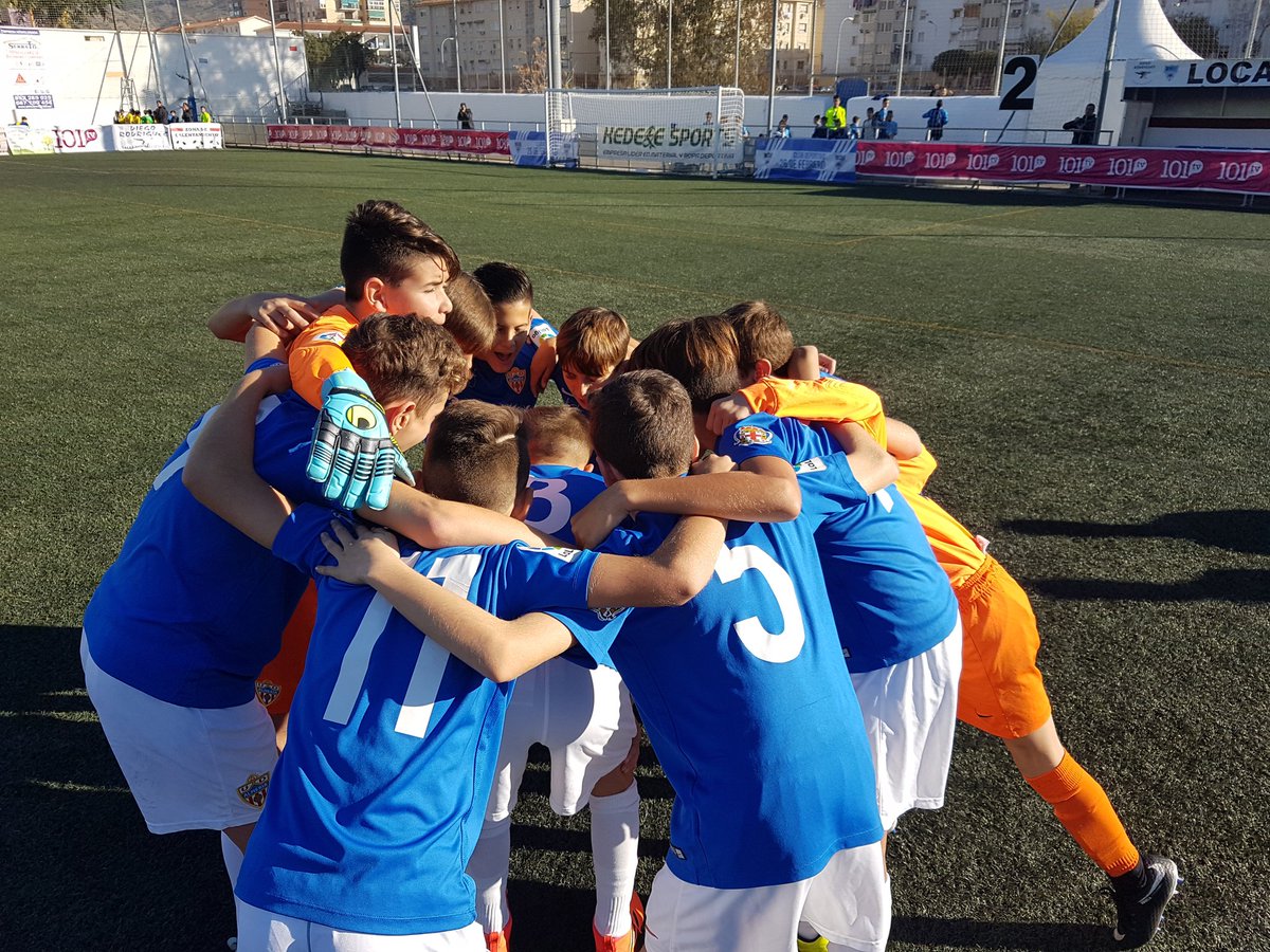 &Güicos tweet media