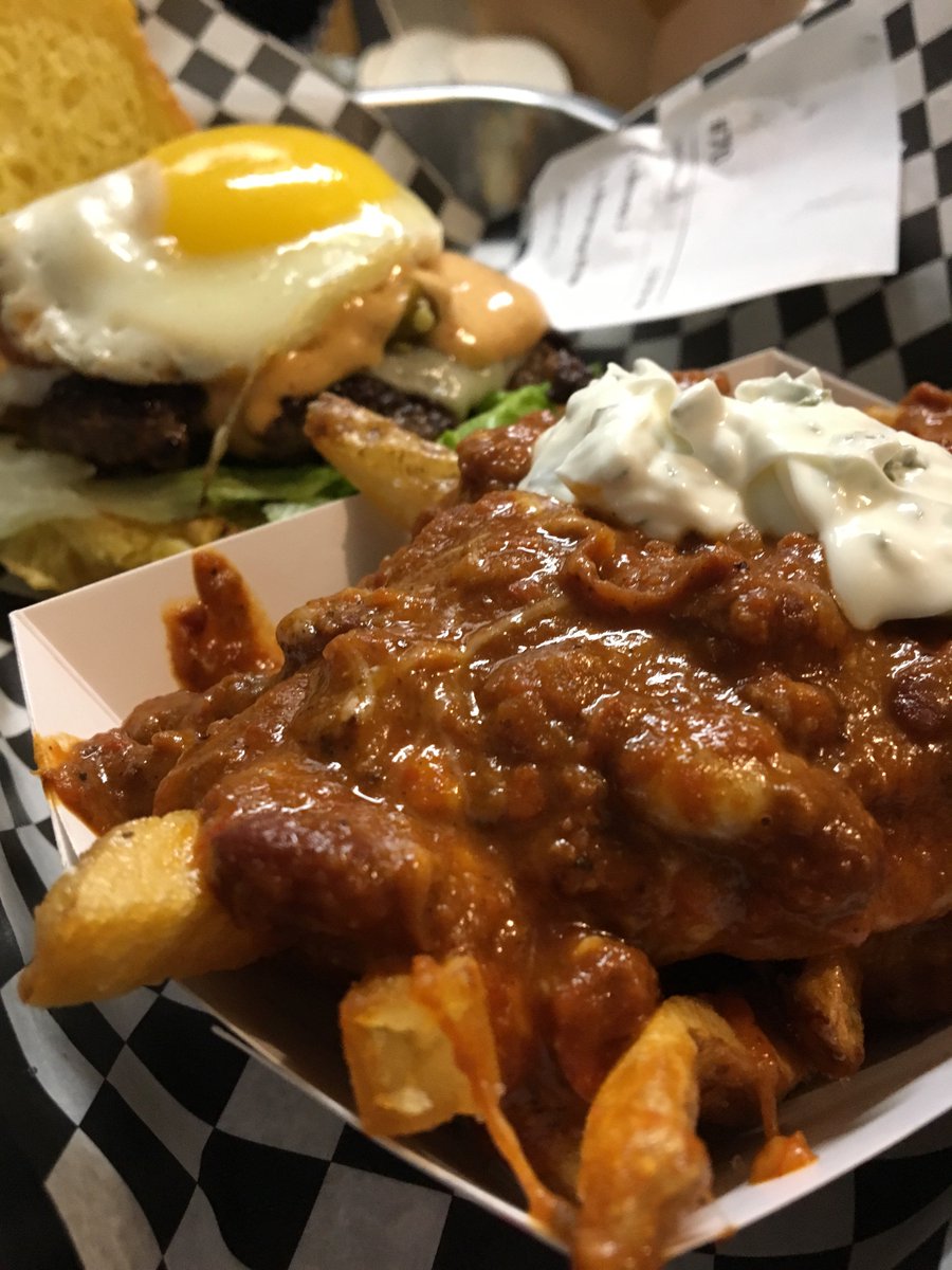 BURGERNATOR FRIES 👀😍 Fresh Homecut fries, house made chili, sour cream w/chives