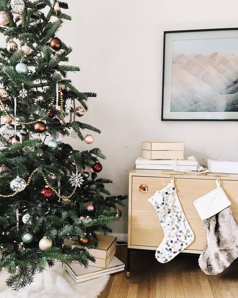 casslavalle's tweet photo. it only took a week but our tree is decorated, stockings are up, and Elf is playing on the TV while we get in the holiday spirit around here!!! 🎄🎄🎄#theeverygirlholiday #ckstyleaccordingly #chistmastree #ggholiday #mydomaine #flashesofdelight #darling… https://t.co/CJkvLns54v https://t.co/ICsZE4Gyy6