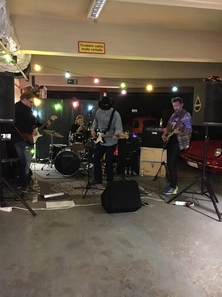 Parasta livemusaa Stadissa. Etuoikeus olla paikalla 😎#garageparty #hyväboogie