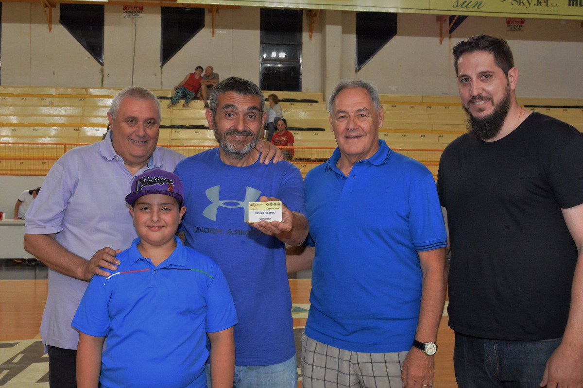 FMNuevoMundo's tweet photo. Soy un convencido que los Reconocimientos son en Vida. Gracias @LigaNacional por la Credencial O.R.O. https://t.co/SdztgmaS3D