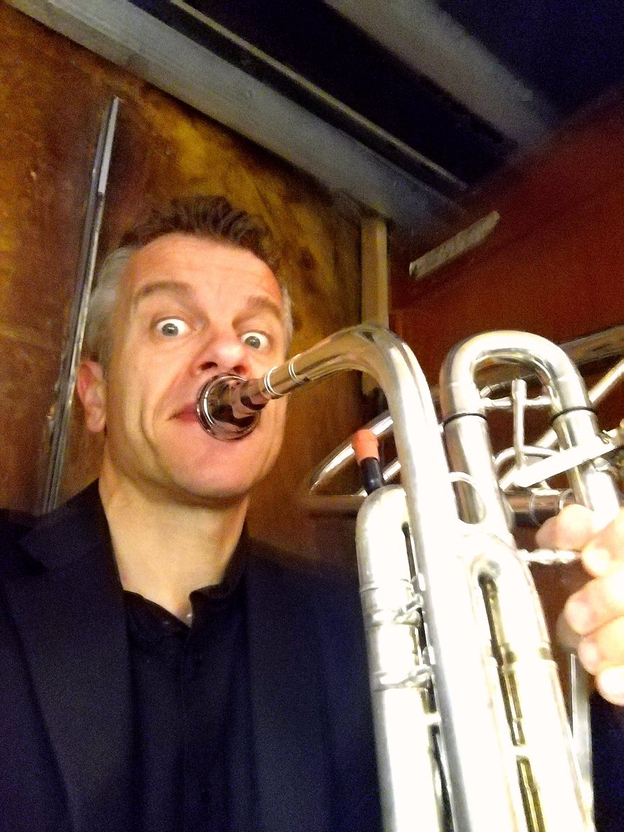 During communication make some breaks, is the strongest way to keep the audience's attention!