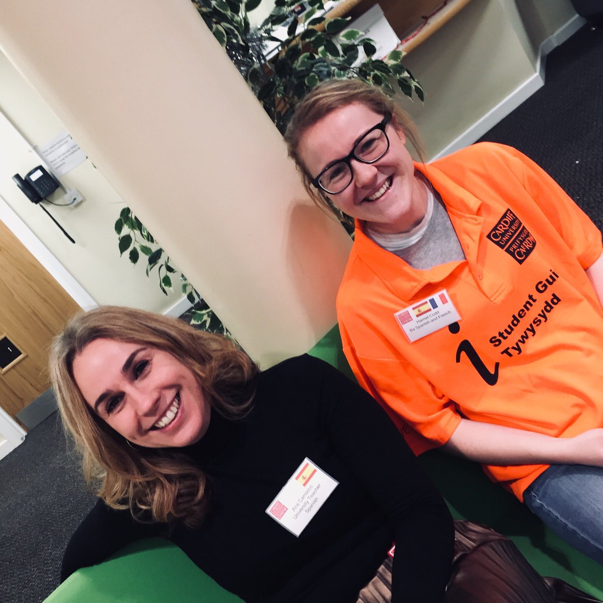 CatInLanguages's tweet image. Great to spend the day with the @cardiffmlang offer holders today! Here is our #DreamTeam at work :)